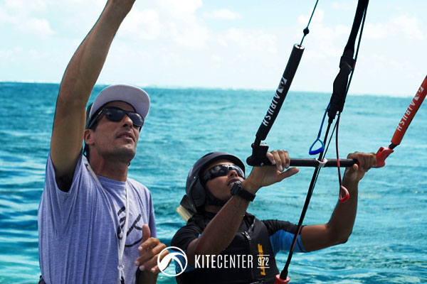 Leçon Kitecenter 972 école de kitesurf en Martinique